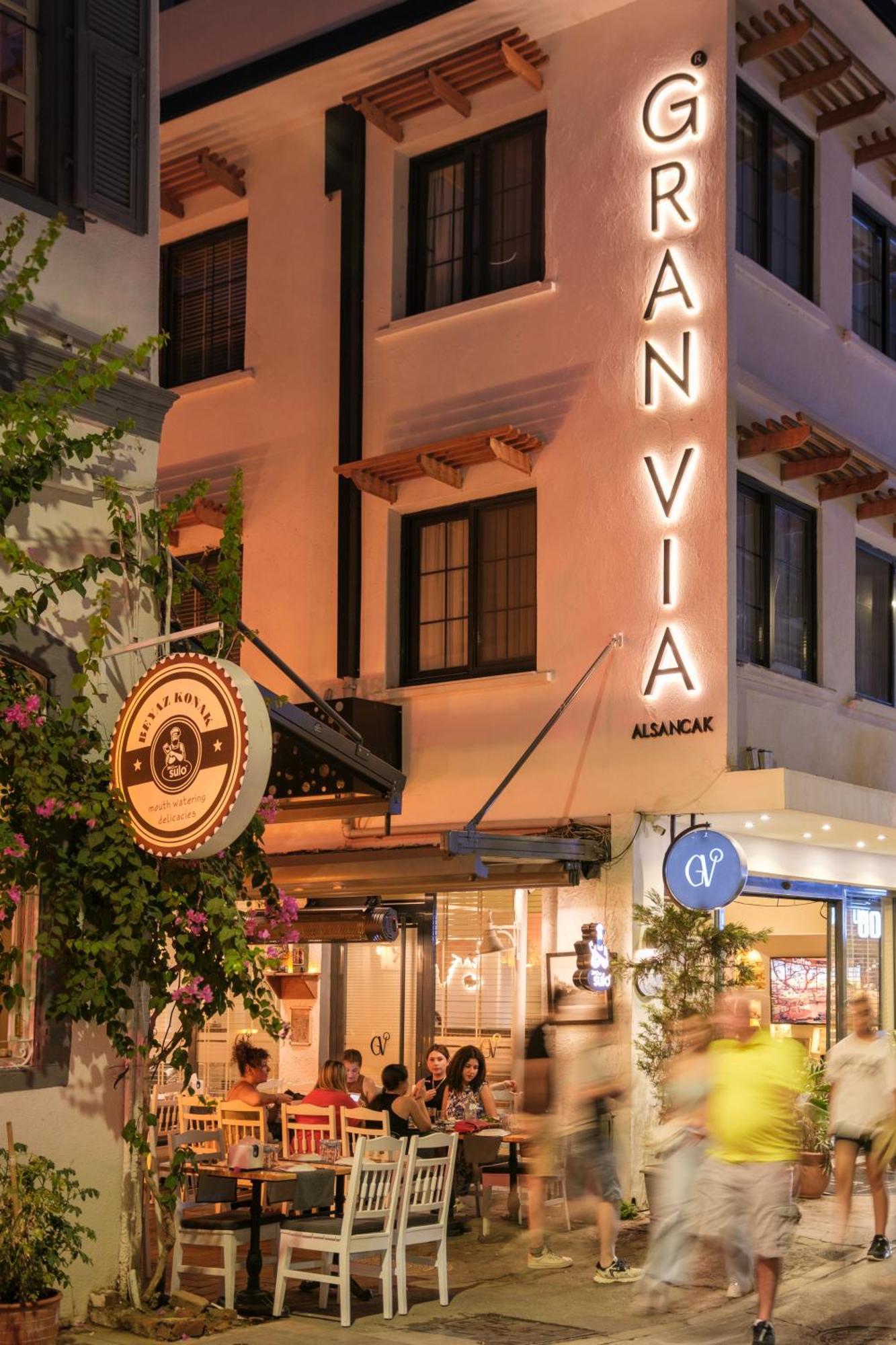 Hotel Gran Via Alsancak 5*